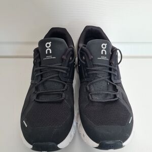 On Cloudrunner 5  Womens 10 Black/White 59-98904